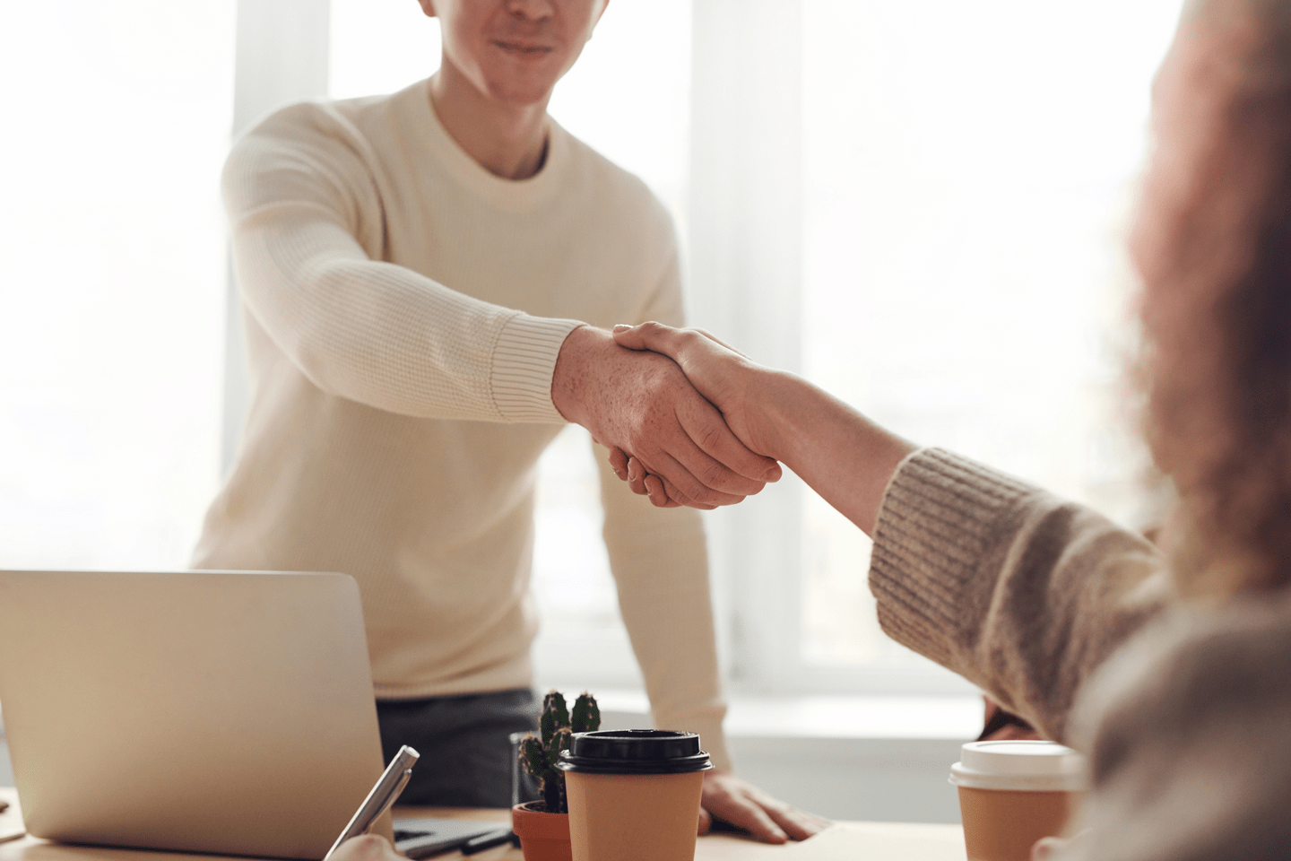 2 people shaking hands